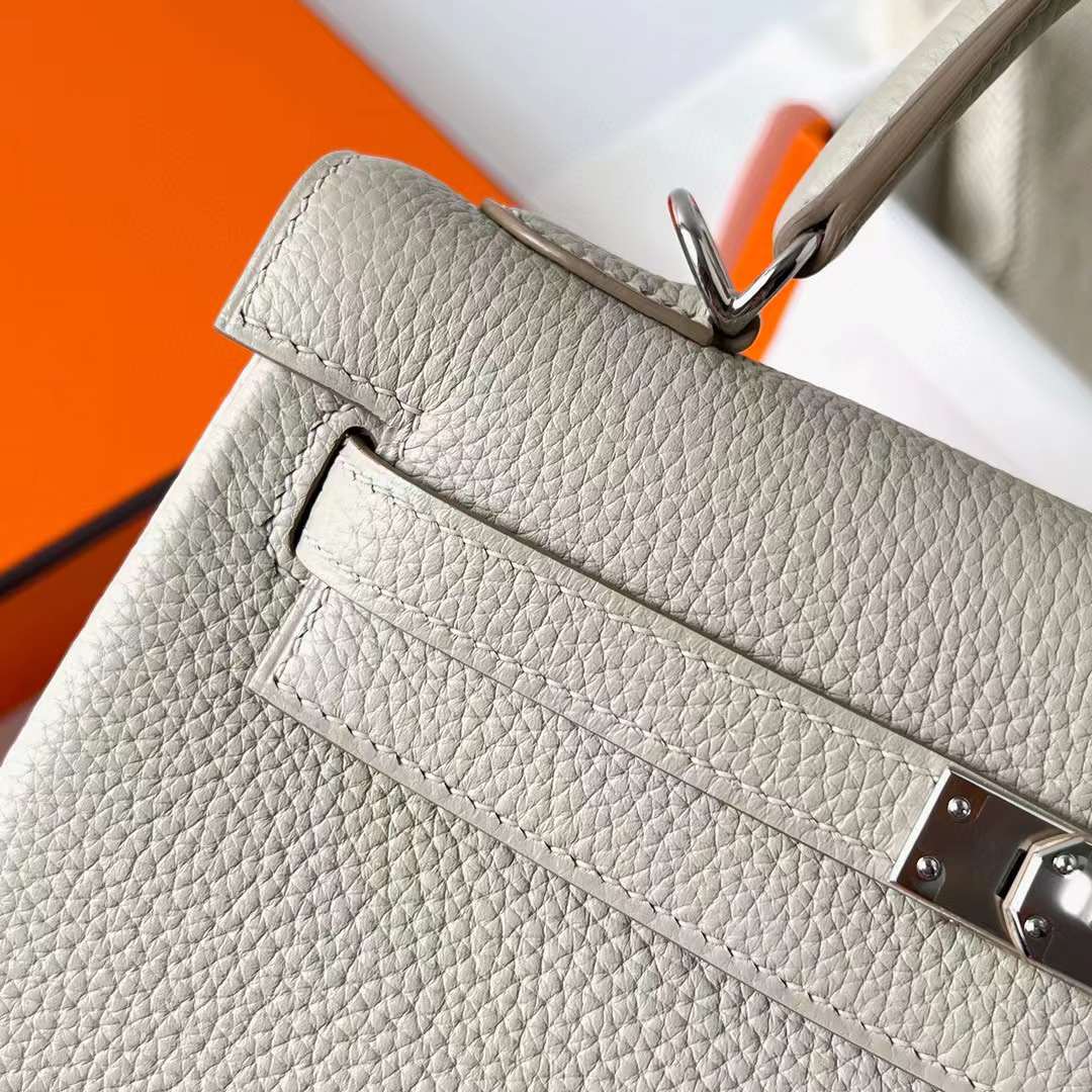 Hermès（爱马仕）Kelly 凯莉包 Togo皮 Ck80 珍珠灰 银扣 25cm 全手工蜡线缝制 Phw