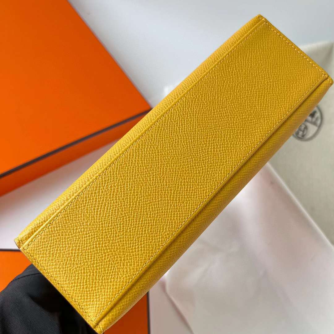 Hermès（爱马仕）Mini Kelly Pochette Epsom 9D 琥珀黄 金扣 22cm 全手工蜡线缝制 Ghw