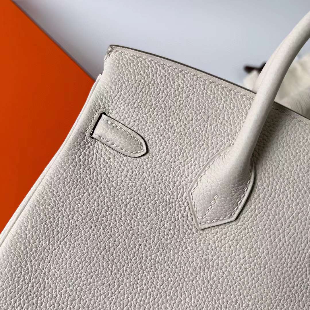 Hermès（爱马仕）Birkin 铂金包 Togo 顶级小牛皮 Ck10 奶昔白 银扣 25cm 全手工蜡线缝制 Phw