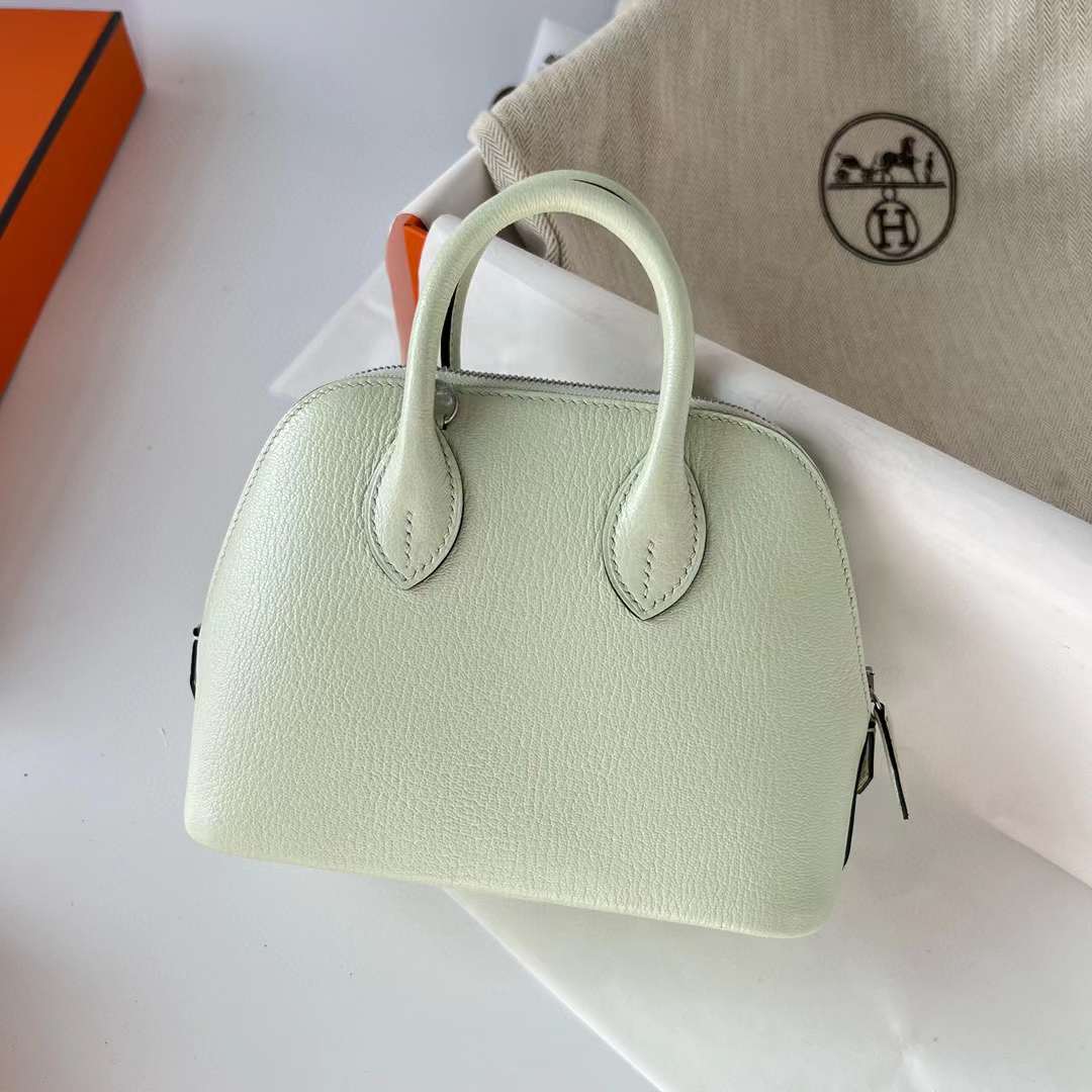 Hermès（爱马仕）Mini Bolide 迷你保龄球包 Chevre 山羊皮 0S 气泡绿 银扣 19cm 全手工蜡线缝制 Phw