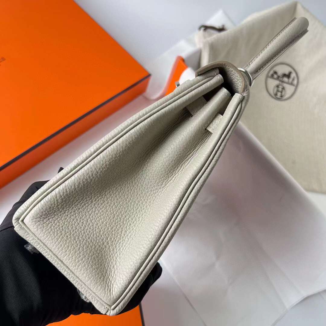 Hermès（爱马仕）Kelly 凯莉包 Togo皮 Ck80 珍珠灰 银扣 25cm 全手工蜡线缝制 Phw