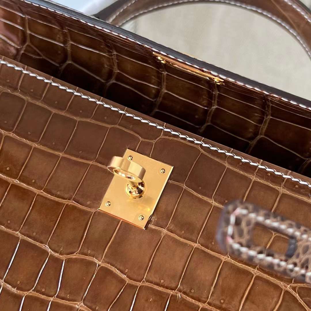 Hermès（爱马仕）Kelly 凯莉包 亮面倒v澳洲湾鳄 shiny porosus crocodile ck17 烟草色 金扣 25cm 全手工蜡线缝制 Ghw