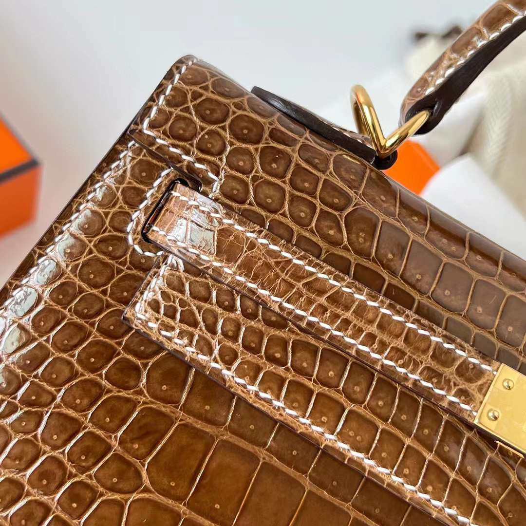 Hermès（爱马仕）Kelly 凯莉包 亮面倒v澳洲湾鳄 shiny porosus crocodile ck17 烟草色 金扣 25cm 全手工蜡线缝制 Ghw