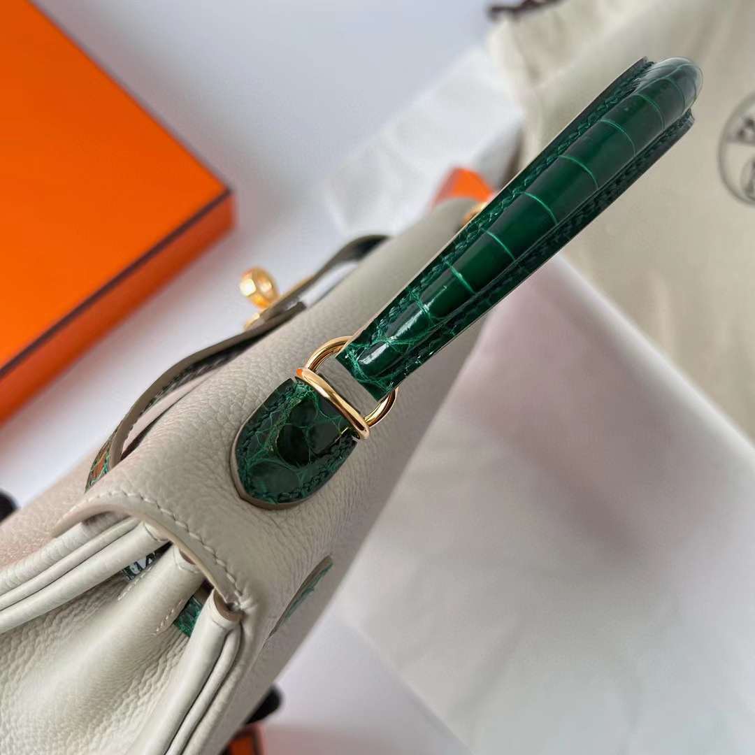 Hermès（爱马仕）Kelly 凯莉包 Touch Togo 拼 亮面尼罗鳄鱼皮 Ck80 珍珠灰 拼 祖母绿 金扣 25cm 全手工蜡线缝制 Ghw