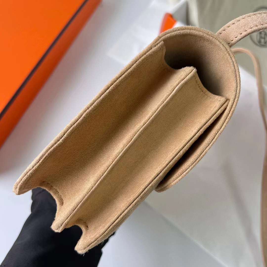 Hermès（爱马仕）Constance 空姐包 Suede 进口麂皮 赭石色 金扣 19cm 全手工蜡线缝制 ghw