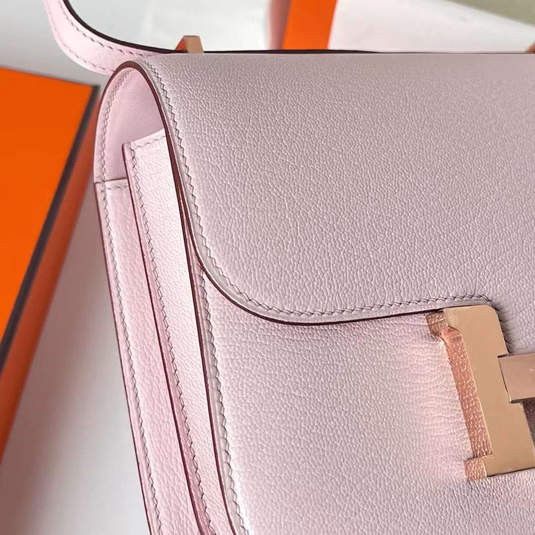 Hermès（爱马仕）Constance 空姐包 Chevre 进口山羊皮 09 梦幻粉紫 玫瑰金扣 19cm 全手工蜡线缝制 Rghw