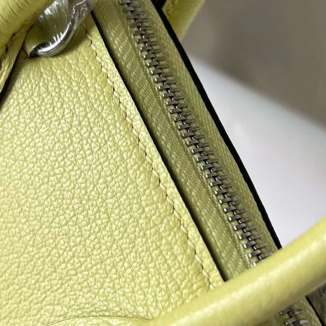 Hermès（爱马仕）Mini Bolide 迷你保龄球包 Chevre 山羊皮 R9 嫩芽黄 银扣 19cm 全手工蜡线缝制 Phw
