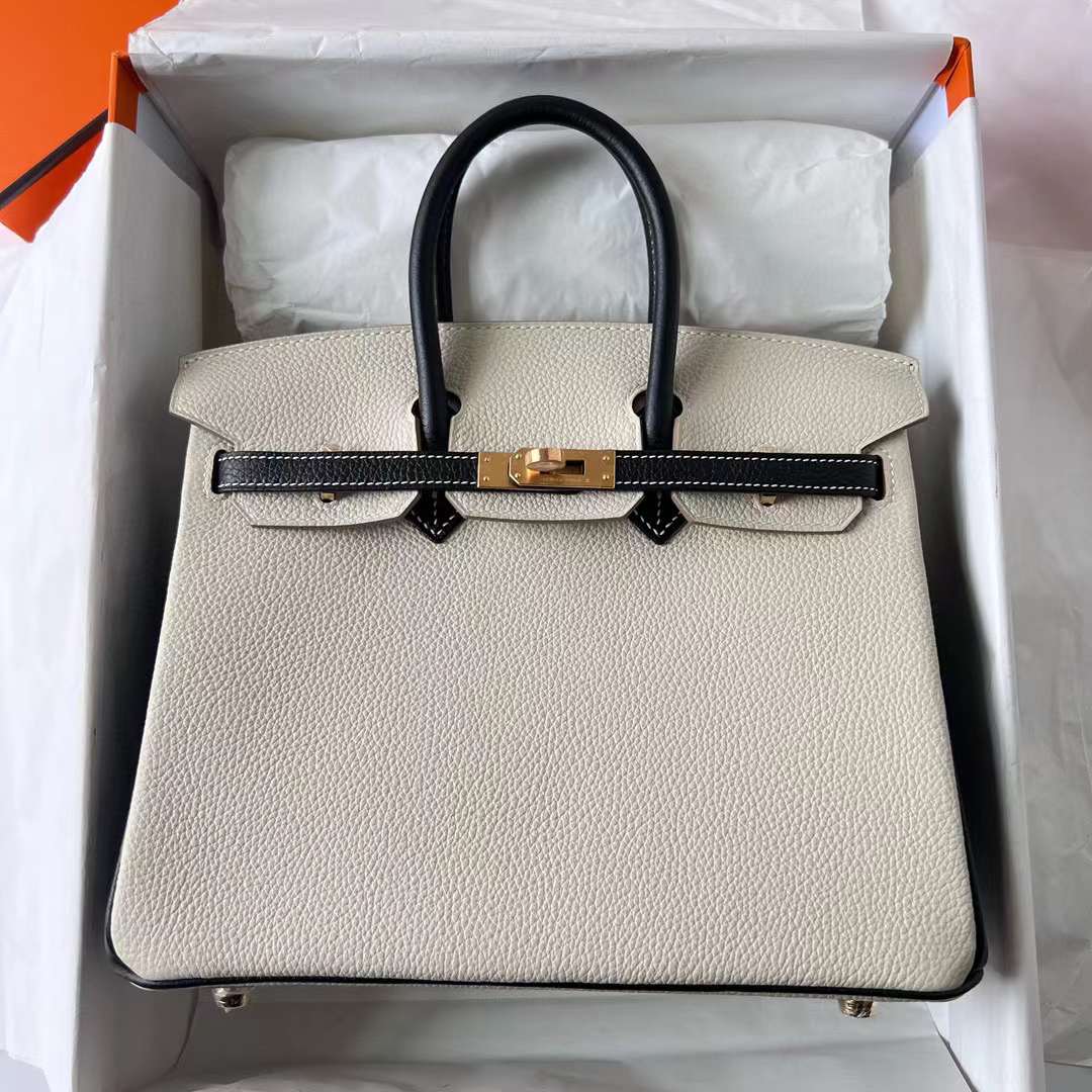 Hermès（爱马仕）Birkin 铂金包 Togo 顶级小牛皮 Ck10 奶昔白 拼 Ck89 黑色 拉丝金扣 25cm 全手工蜡线缝制 Bghw