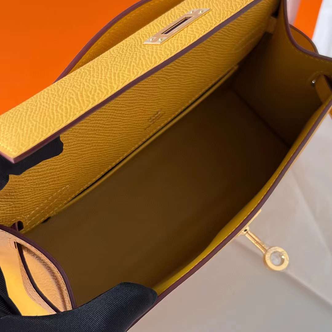 Hermès（爱马仕）Mini Kelly Pochette Epsom 9D 琥珀黄 金扣 22cm 全手工蜡线缝制 Ghw