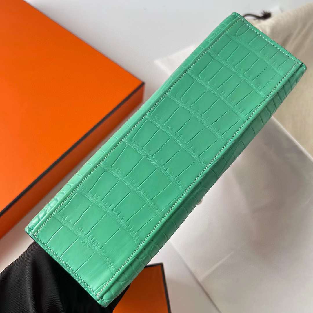 Hermès（爱马仕）Mini Kelly Pochette 雾面美洲鳄鱼皮 6W 薄荷绿 银扣 22cm 全手工蜡线缝制 Phw