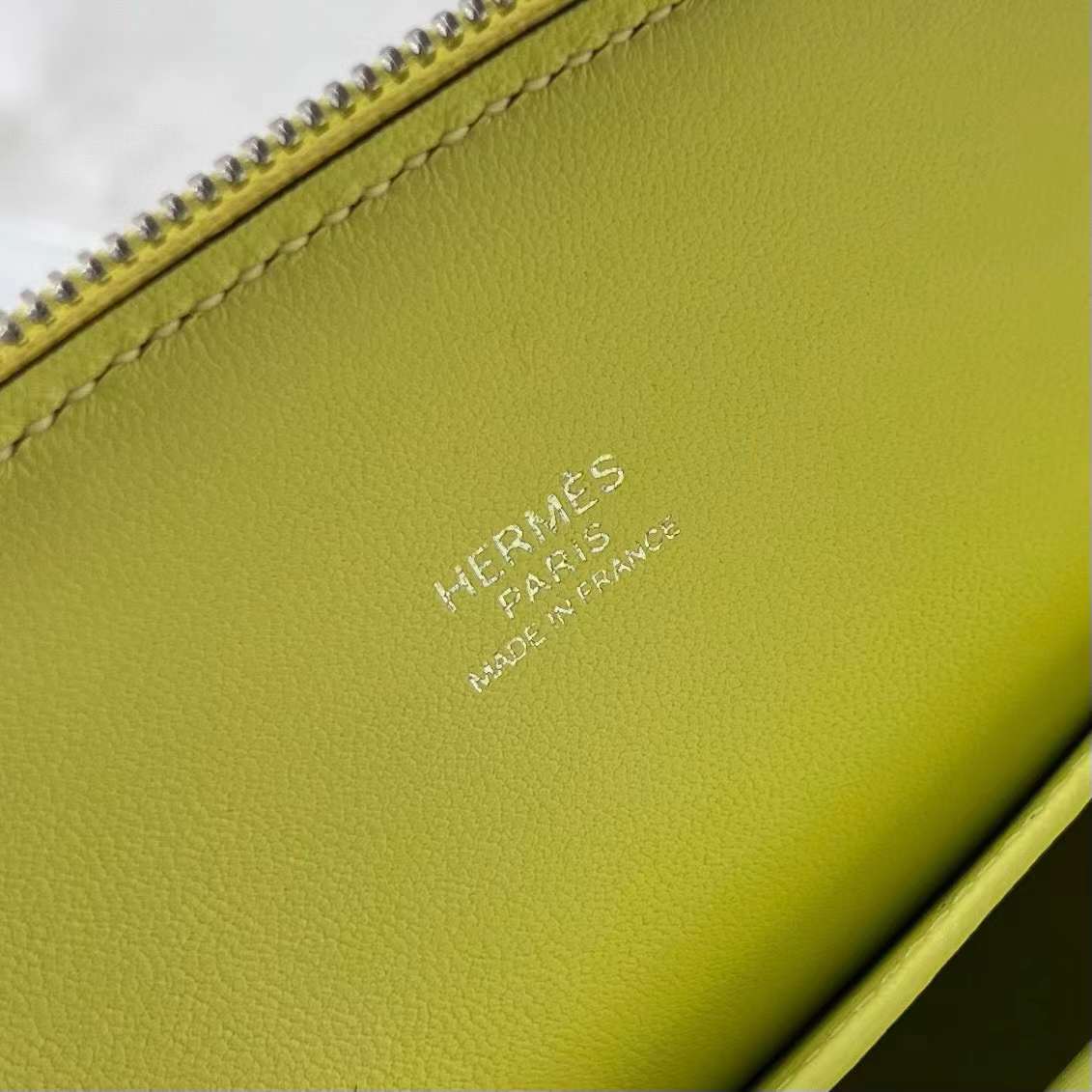 Hermès（爱马仕）Mini Bolide 迷你保龄球包 Chevre 山羊皮 R9 嫩芽黄 银扣 19cm 全手工蜡线缝制 Phw
