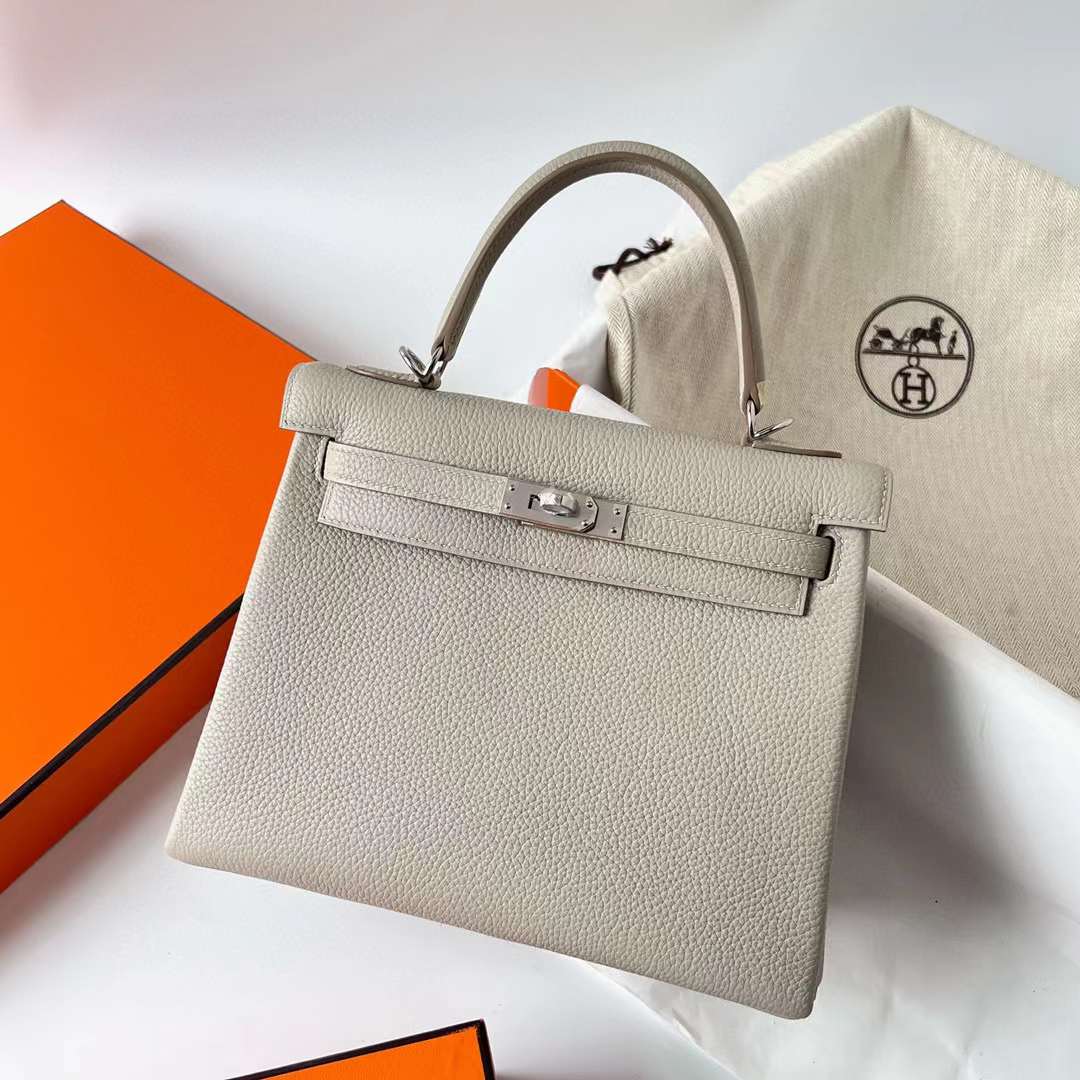 Hermès（爱马仕）Kelly 凯莉包 Togo皮 Ck80 珍珠灰 银扣 25cm 全手工蜡线缝制 Phw