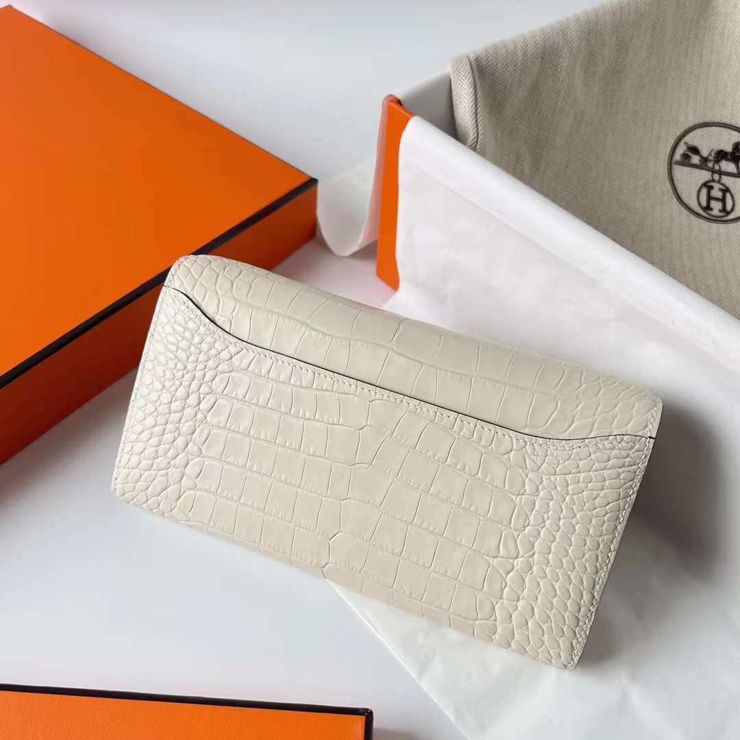 Hermès（爱马仕）Constance to go 雾面美洲鳄鱼皮 Matte Alligator Crocodile 8L 奶油白 金扣 26cm 全手工蜡线缝制 Ghw