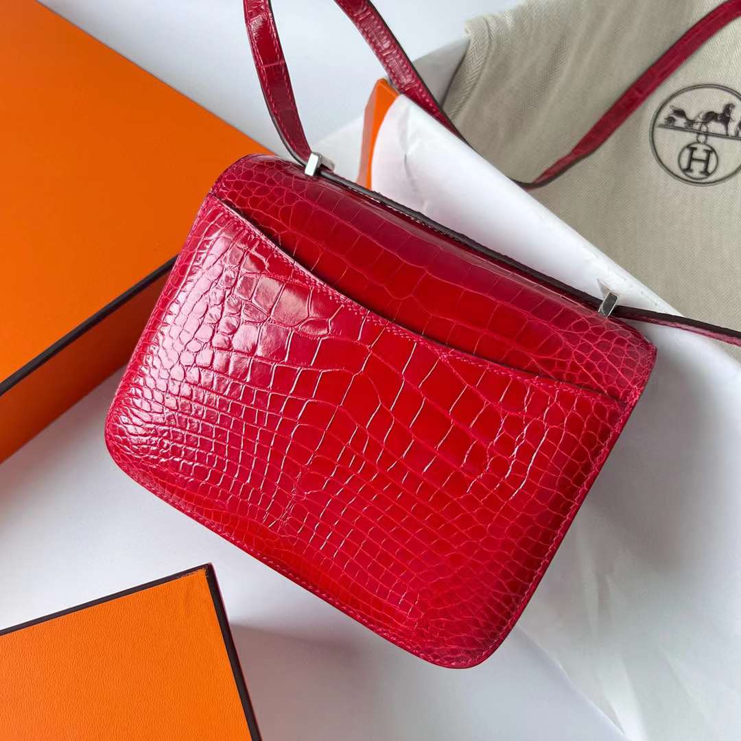 Hermès（爱马仕）Constance 空姐包 亮面美洲鳄 Shiny Alligator Crocodile Ck95 法拉利红 银扣 19cm 全手工蜡线缝制 Phw
