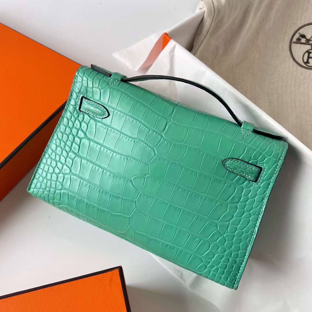 Hermès（爱马仕）Mini Kelly Pochette 雾面美洲鳄鱼皮 6W 薄荷绿 银扣 22cm 全手工蜡线缝制 Phw
