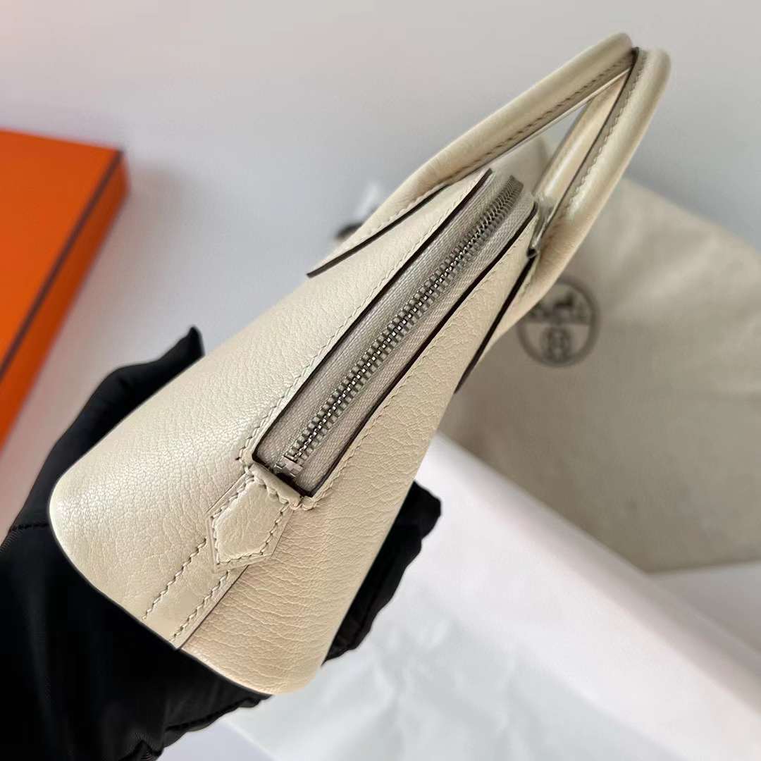 Hermès（爱马仕）Mini Bolide 迷你保龄球包 Chevre 山羊皮 i2 奶油白 银扣 19cm 全手工蜡线缝制 Phw