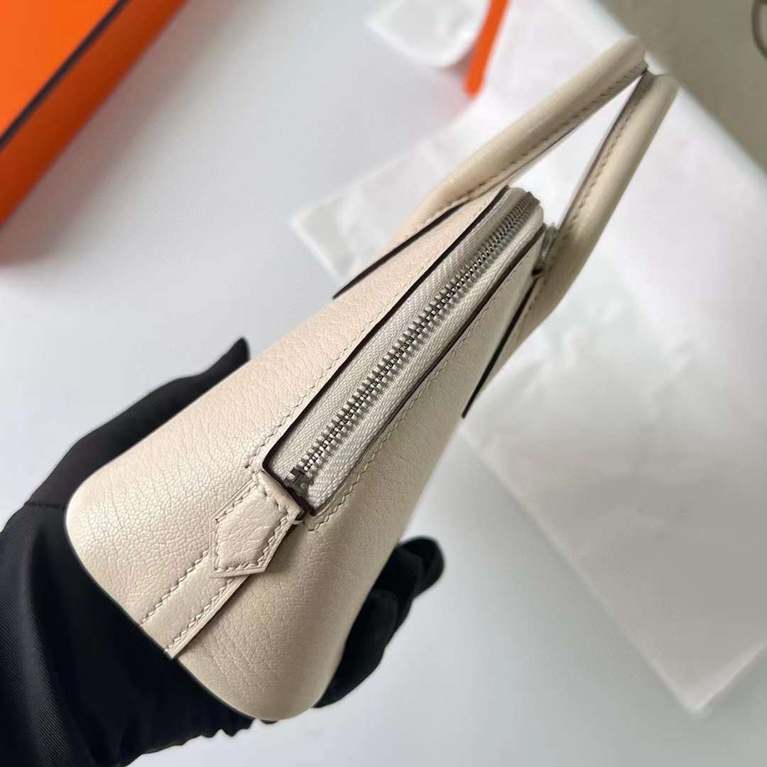 Hermès（爱马仕）Mini Bolide 迷你保龄球包 Chevre 进口山羊皮 I2 奶油白 银扣 19cm 全手工蜡线缝制 Phw