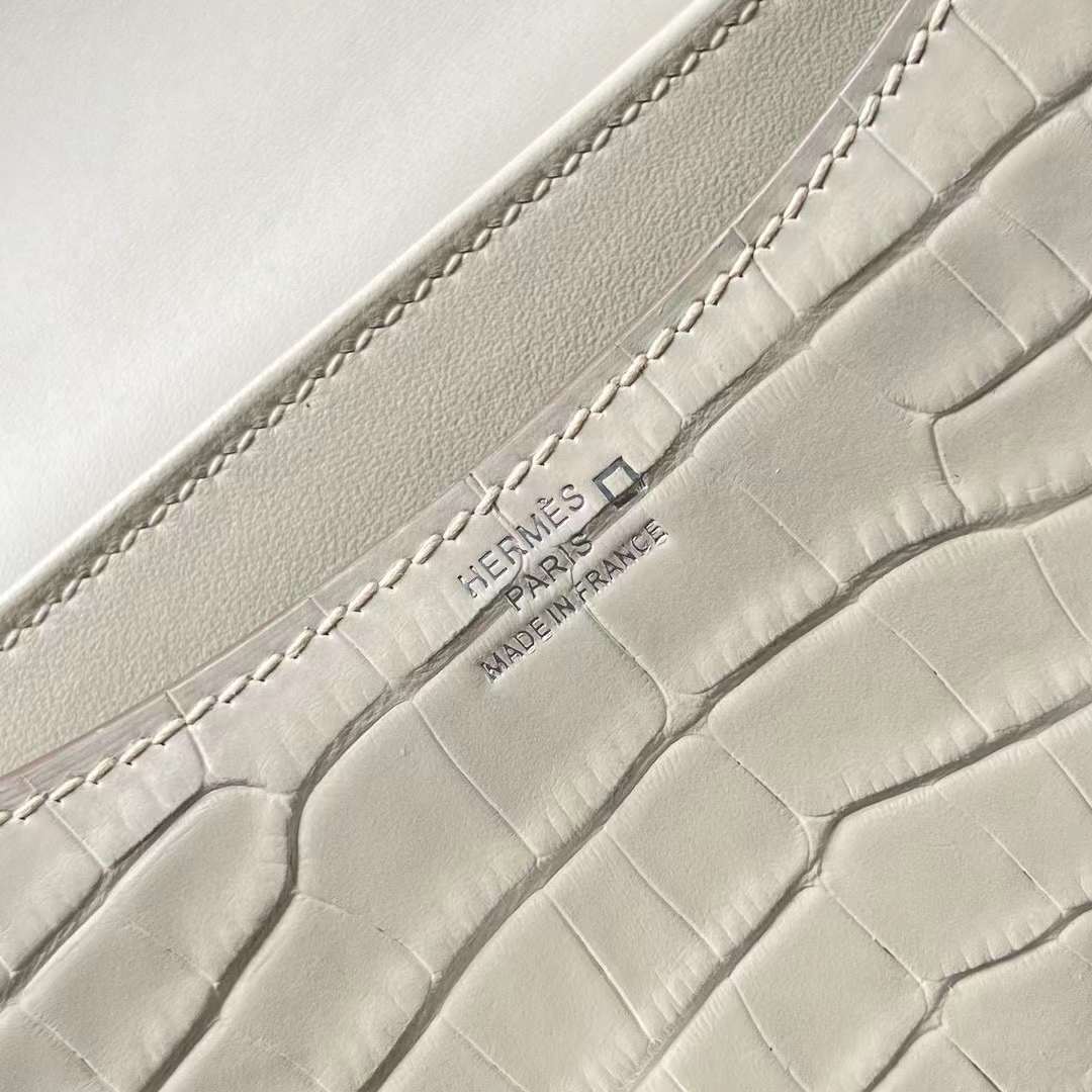 Hermès（爱马仕）Constance 空姐包 雾面美洲鳄 Matte Alligator Crocodile 8L 奶油白 鳄鱼扣 19cm 全手工蜡线缝制 Phw
