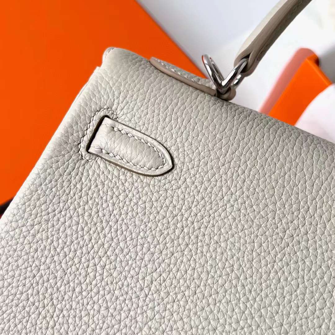 Hermès（爱马仕）Kelly 凯莉包 Togo皮 Ck80 珍珠灰 银扣 25cm 全手工蜡线缝制 Phw