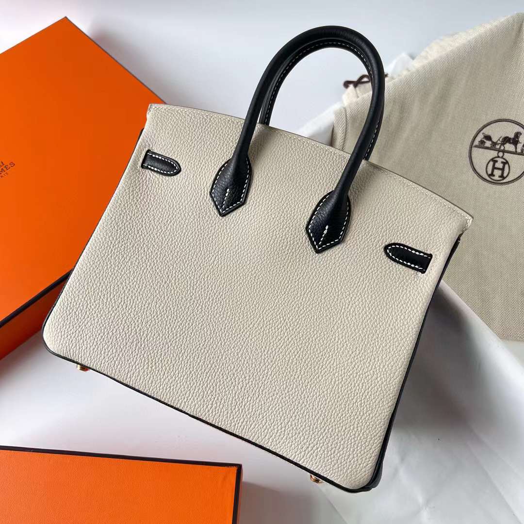 Hermès（爱马仕）Birkin 铂金包 Togo 顶级小牛皮 Ck10 奶昔白 拼 Ck89 黑色 拉丝金扣 25cm 全手工蜡线缝制 Bghw