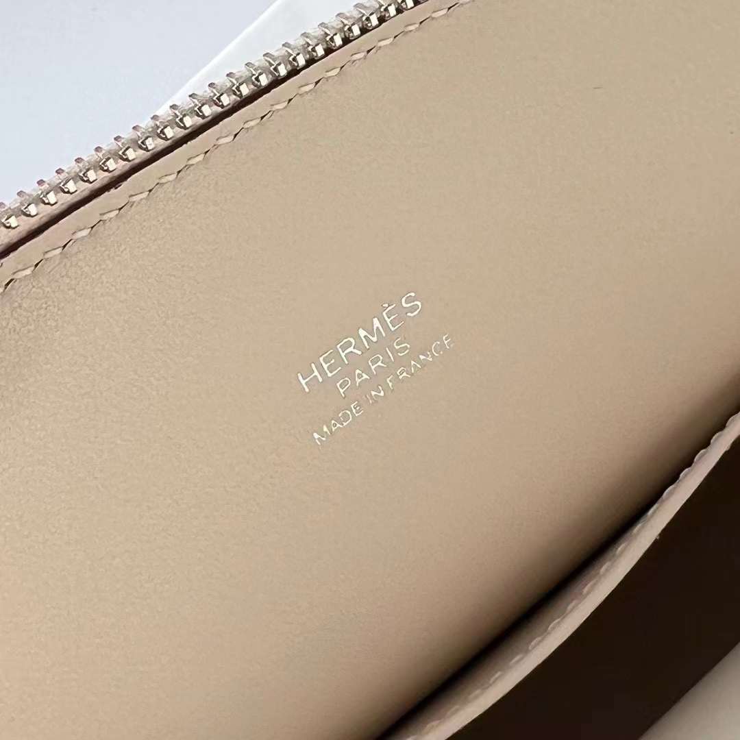 Hermès（爱马仕）Mini Bolide 迷你保龄球包 Chevre 山羊皮 i2 奶油白 银扣 19cm 全手工蜡线缝制 Phw