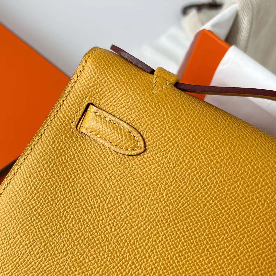 Hermès（爱马仕）Mini Kelly Pochette Epsom 9D 琥珀黄 金扣 22cm 全手工蜡线缝制 Ghw