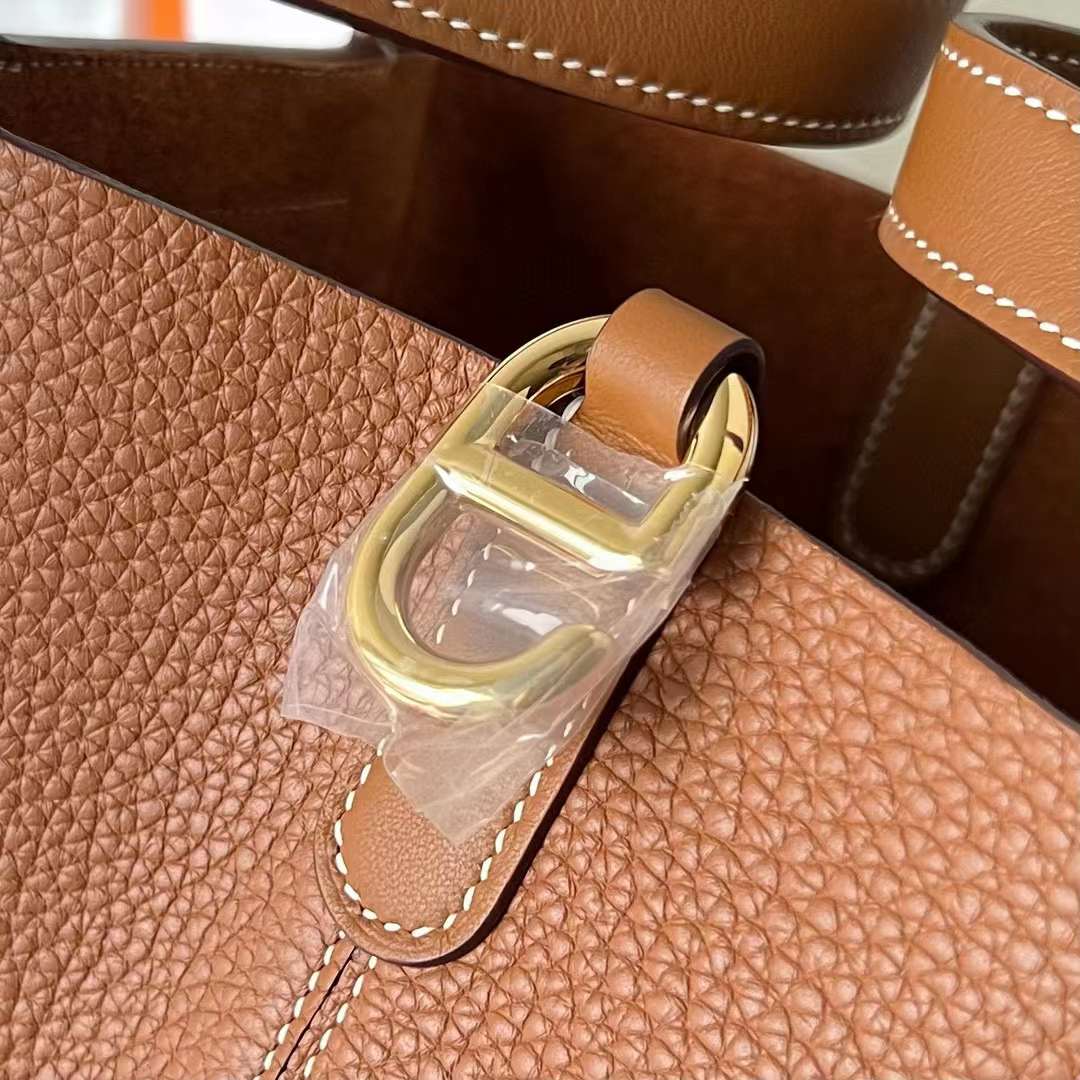 Hermès（爱马仕）In The Loop 猪鼻子 菜篮子 Clemence 拼 Swift Ck37 金棕色 金扣 18cm 全手工蜡线缝制 Ghw