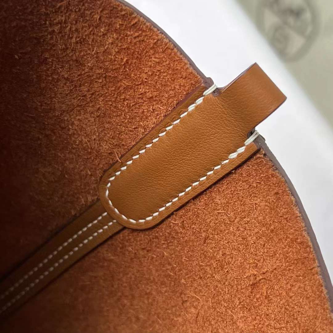 Hermès（爱马仕）In The Loop 猪鼻子 菜篮子 Clemence 拼 Swift Ck37 金棕色 金扣 18cm 全手工蜡线缝制 Ghw