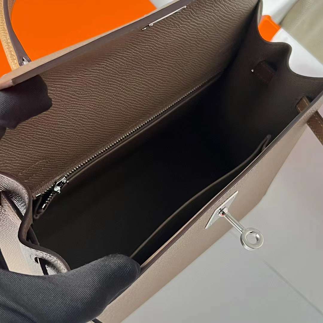 Hermès（爱马仕）Kelly 凯莉包 Epsom 掌纹皮 Ck18 大象灰 拼 3G 栗子色 拼 4B 饼干色 银扣 25cm 全手工蜡线缝制 Phw
