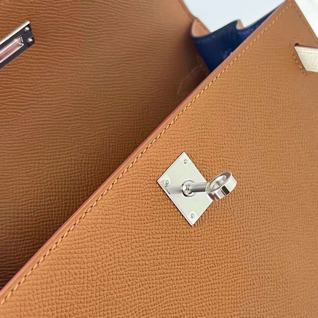 Hermès（爱马仕）Kelly 凯莉包 Epsom 掌纹皮 三拼色 Ck37 金棕色 拼 I2 奶油白 拼 黑色 内拼 宝石蓝 银扣 25cm 全手工蜡线缝制 Phw