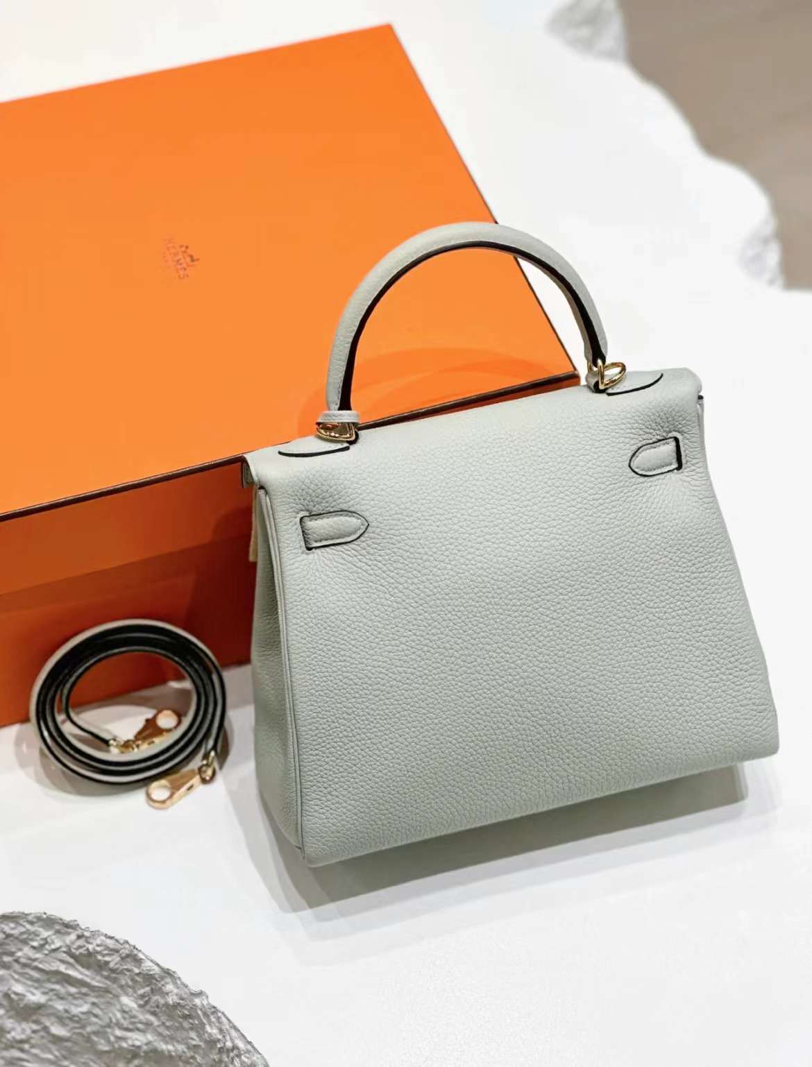 Hermès（爱马仕）Kelly  凯莉包 新色 Togo 0W 冰晶灰 金扣 25cm