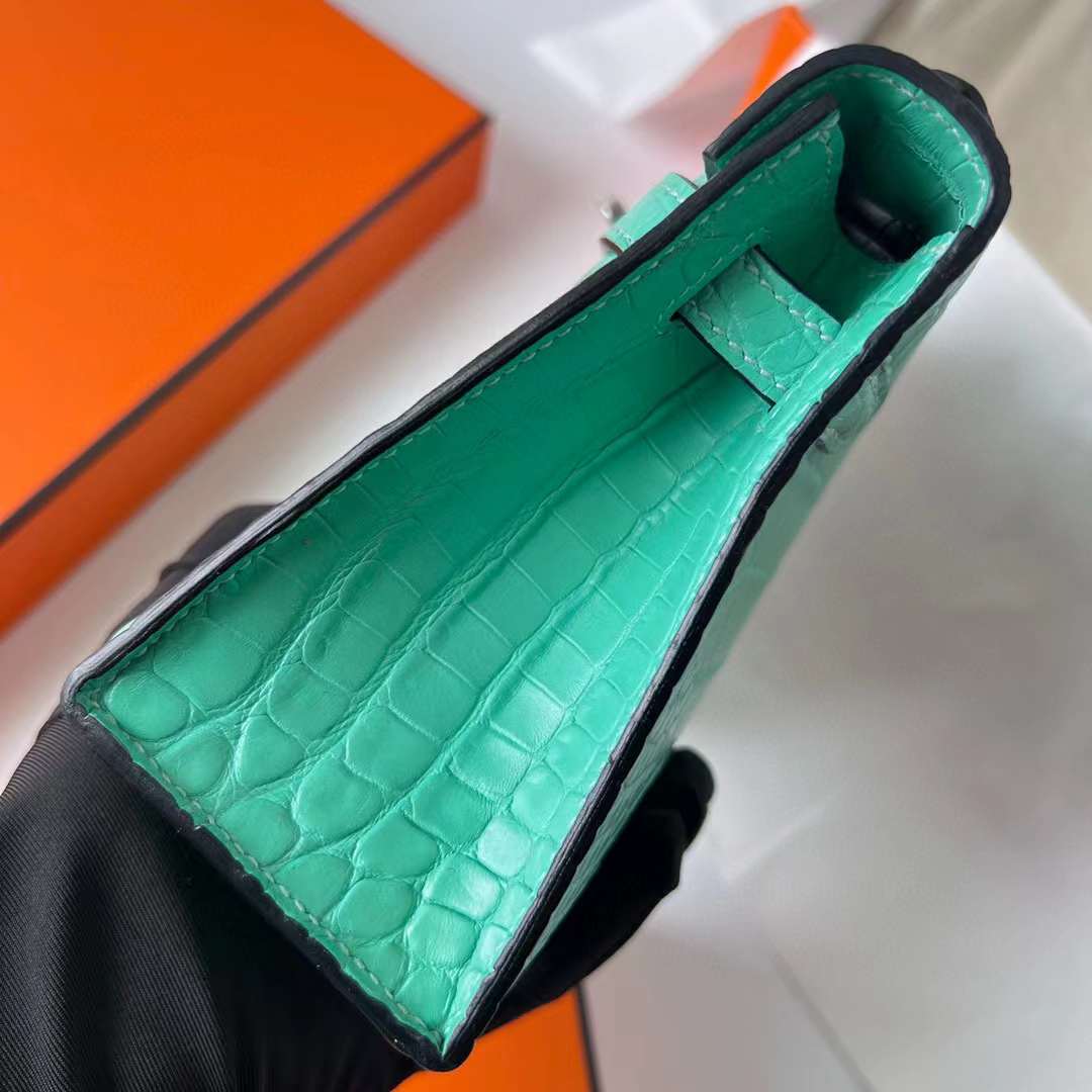 Hermès（爱马仕）Mini Kelly Pochette 雾面美洲鳄鱼皮 6W 薄荷绿 银扣 22cm 全手工蜡线缝制 Phw