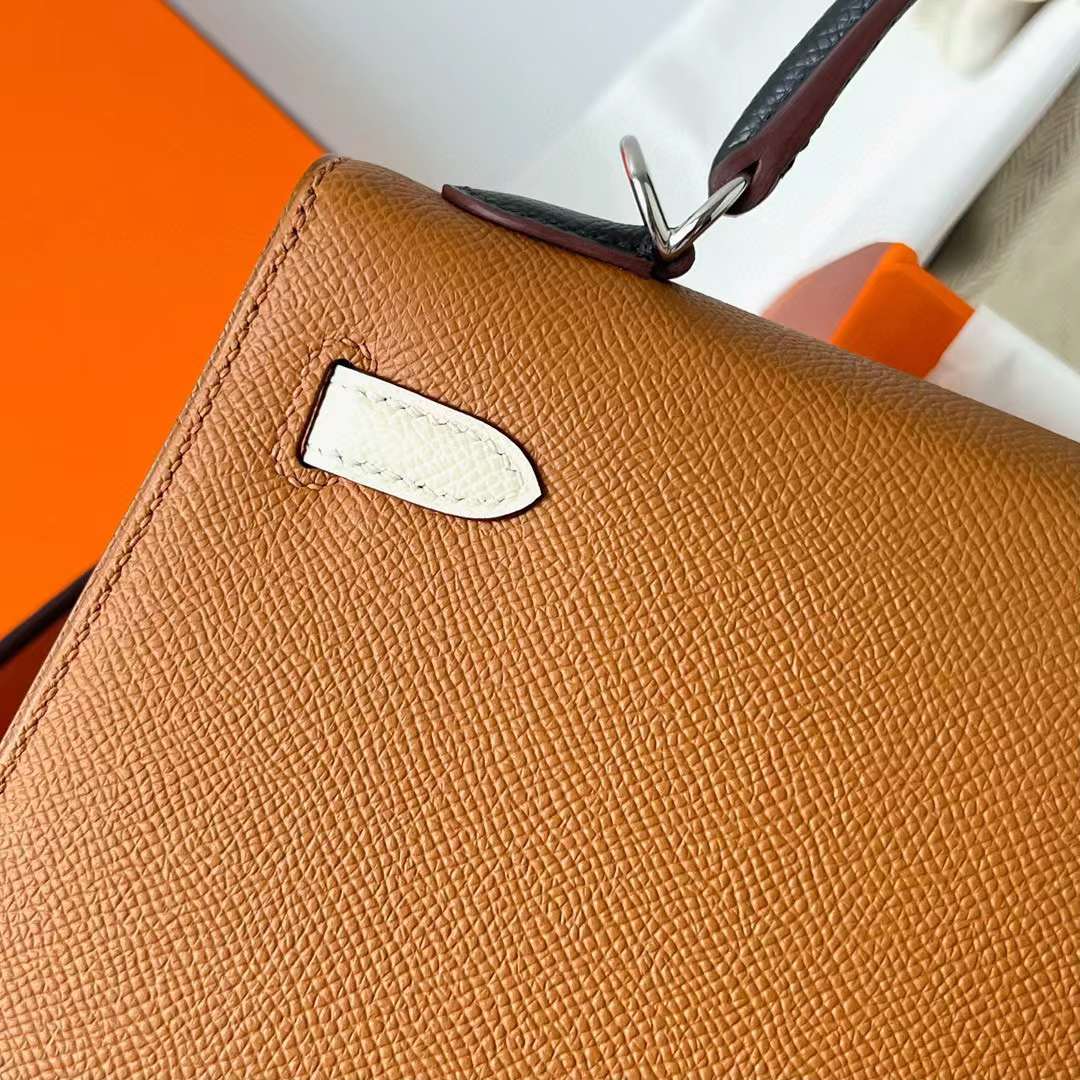 Hermès（爱马仕）Kelly 凯莉包 Epsom 掌纹皮 三拼色 Ck37 金棕色 拼 I2 奶油白 拼 黑色 内拼 宝石蓝 银扣 25cm 全手工蜡线缝制 Phw