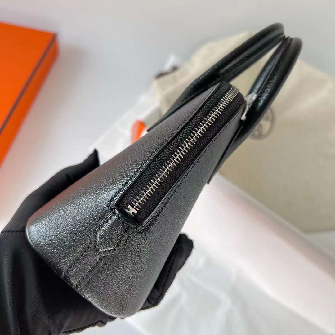 Hermès（爱马仕）Mini Bolide 迷你保龄球包 Chevre 山羊皮 Ck89 黑色 银扣 19cm 全手工蜡线缝制 Phw