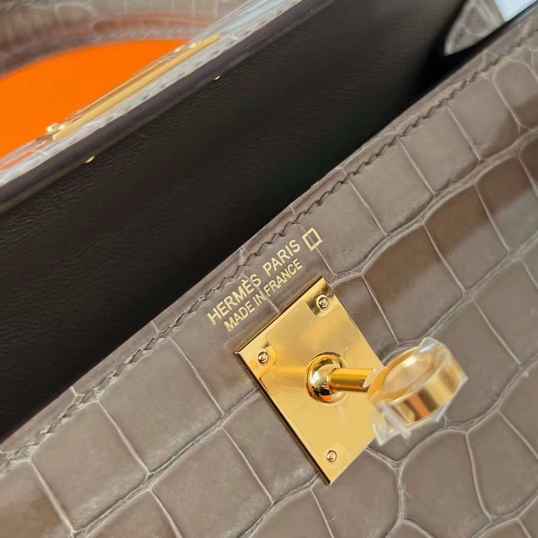 Hermès（爱马仕）Mini Kelly 迷你凯莉 亮面美洲鳄鱼皮 Shiny Alligator Crocodile Ck18 大象灰 金扣 19cm 全手工蜡线缝制 Ghw