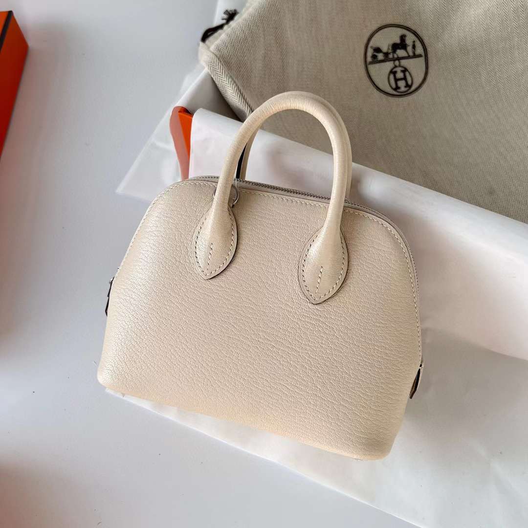 Hermès（爱马仕）Mini Bolide 迷你保龄球包 Chevre 山羊皮 i2 奶油白 银扣 19cm 全手工蜡线缝制 Phw