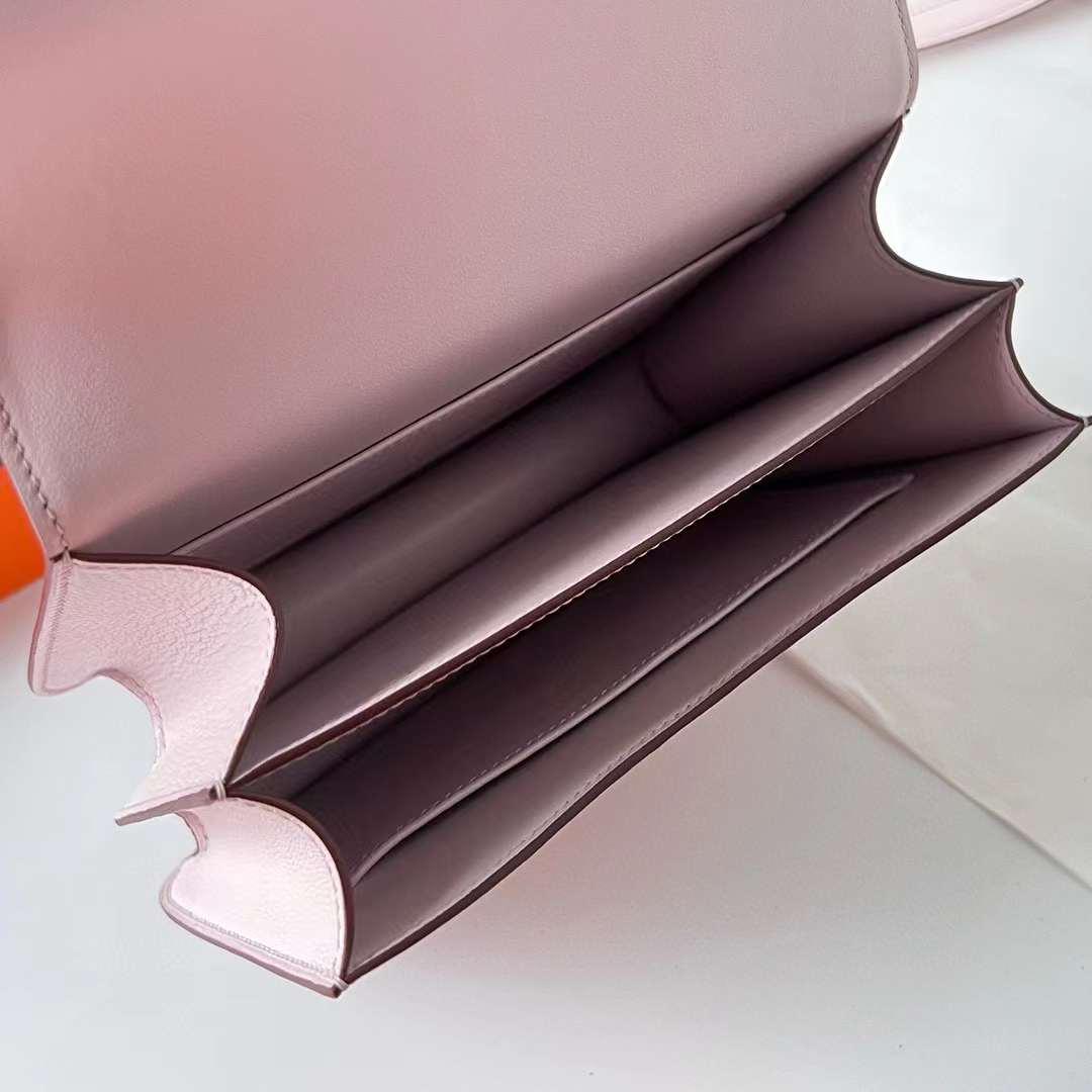 Hermès（爱马仕）Constance 空姐包 Chevre 进口山羊皮 09 梦幻粉紫 玫瑰金扣 19cm 全手工蜡线缝制 Rghw