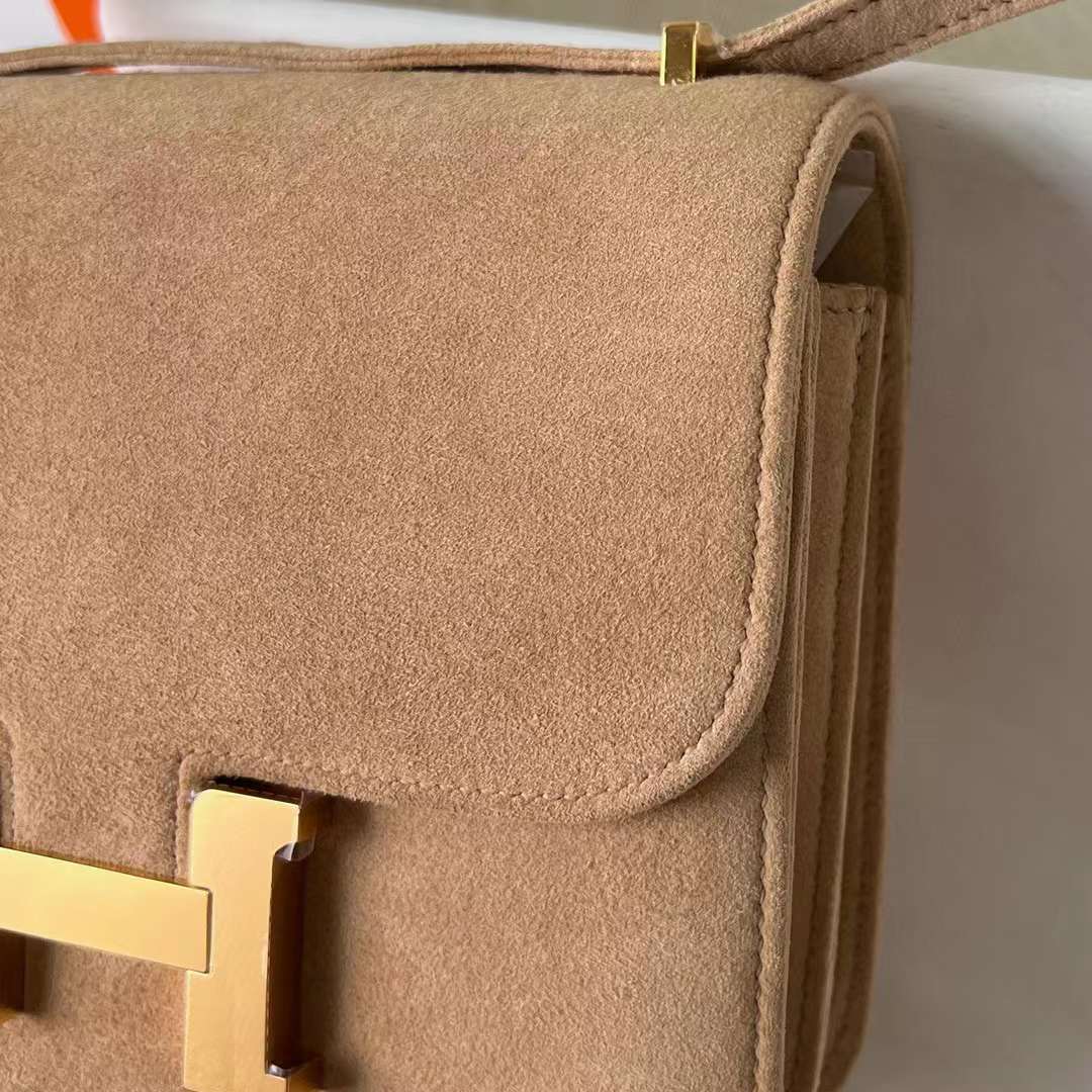 Hermès（爱马仕）Constance 空姐包 Suede 进口麂皮 赭石色 金扣 19cm 全手工蜡线缝制 ghw