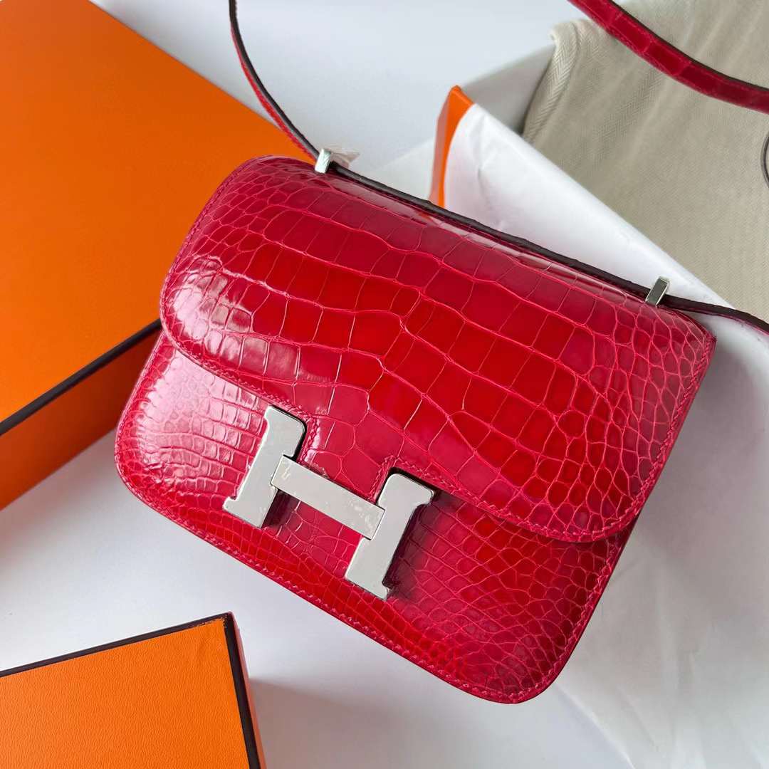 Hermès（爱马仕）Constance 空姐包 亮面美洲鳄 Shiny Alligator Crocodile Ck95 法拉利红 银扣 19cm 全手工蜡线缝制 Phw