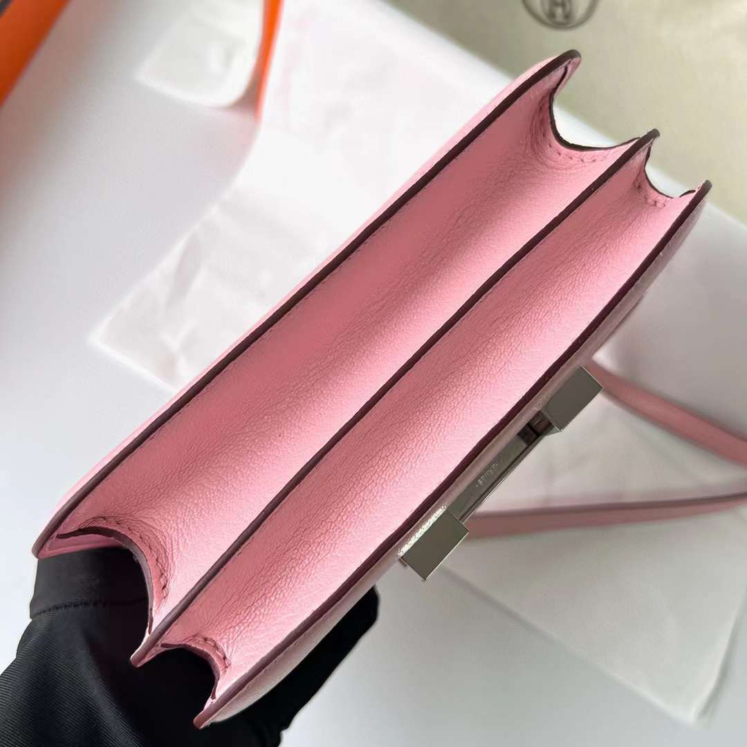 Hermès（爱马仕）Constance 空姐包 Chevre 进口山羊皮 3Q 新粉色 银扣 19cm 全手工蜡线缝制 Phw