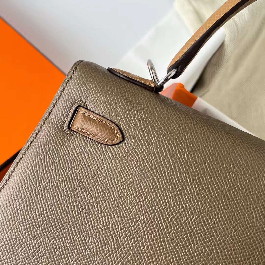 Hermès（爱马仕）Kelly 凯莉包 Epsom 掌纹皮 Ck18 大象灰 拼 3G 栗子色 拼 4B 饼干色 银扣 25cm 全手工蜡线缝制 Phw