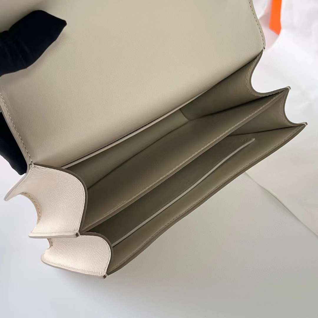 Hermès（爱马仕）Constance 空姐包 Epsom Ck10 奶昔白 玫瑰金扣 19cm 全手工蜡线缝制 Rghw
