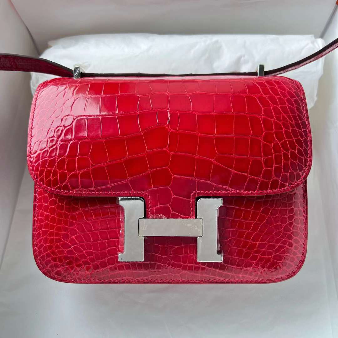 Hermès（爱马仕）Constance 空姐包 亮面美洲鳄 Shiny Alligator Crocodile Ck95 法拉利红 银扣 19cm 全手工蜡线缝制 Phw