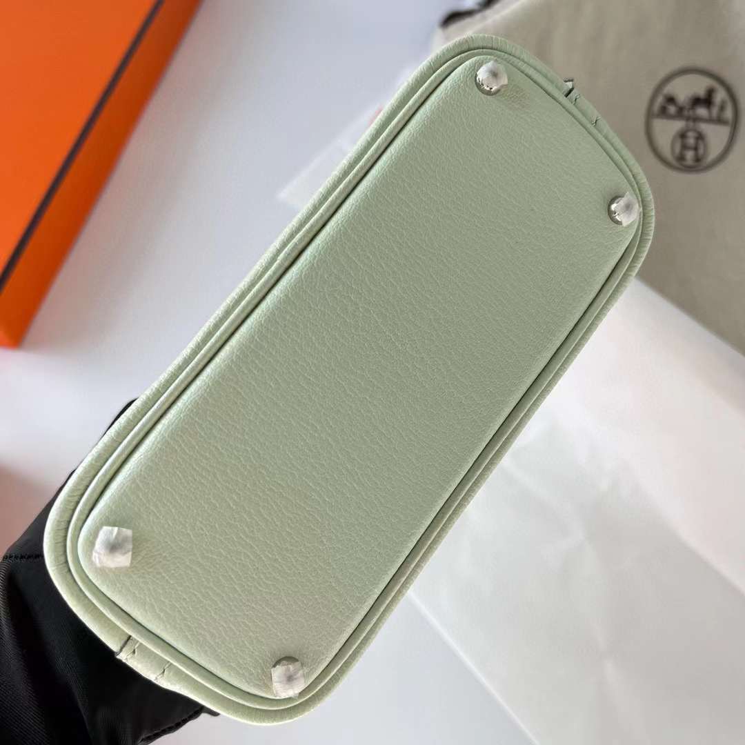 Hermès（爱马仕）Mini Bolide 迷你保龄球包 Chevre 山羊皮 0S 气泡绿 银扣 19cm 全手工蜡线缝制 Phw