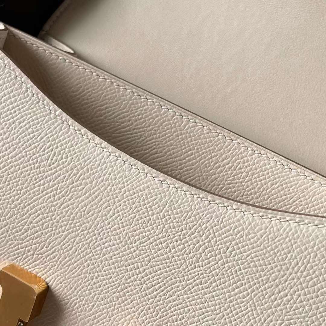 Hermès（爱马仕）Constance 空姐包 Epsom Ck10 奶昔白 金扣 19cm 全手工蜡线缝制 Ghw