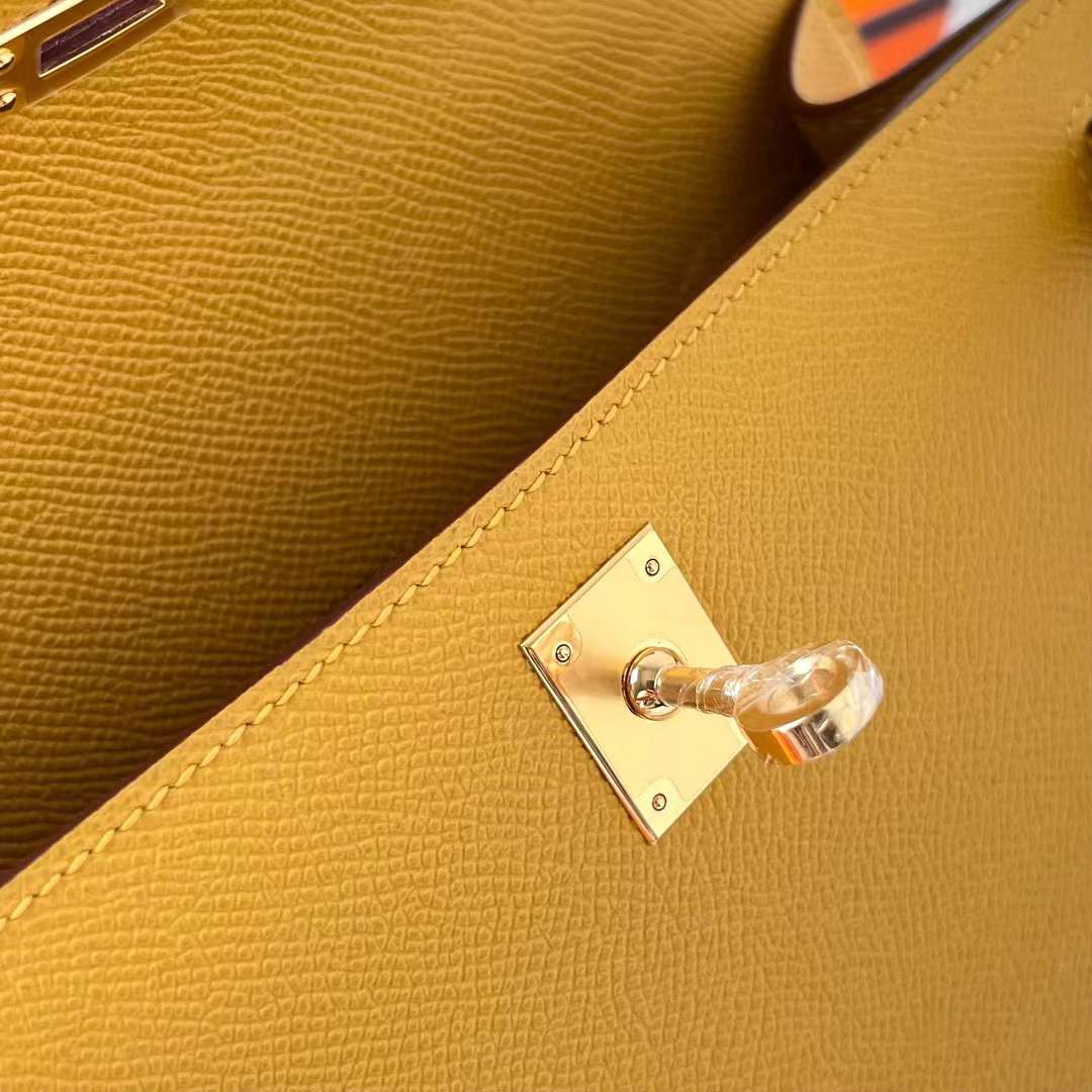 Hermès（爱马仕）Mini Kelly Pochette Epsom 9D 琥珀黄 金扣 22cm 全手工蜡线缝制 Ghw