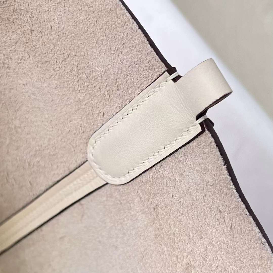 Hermès（爱马仕）In The Loop 猪鼻子 菜篮子 Clemence 拼 Swift I2 奶油白 金扣 18cm 全手工蜡线缝制 Ghw