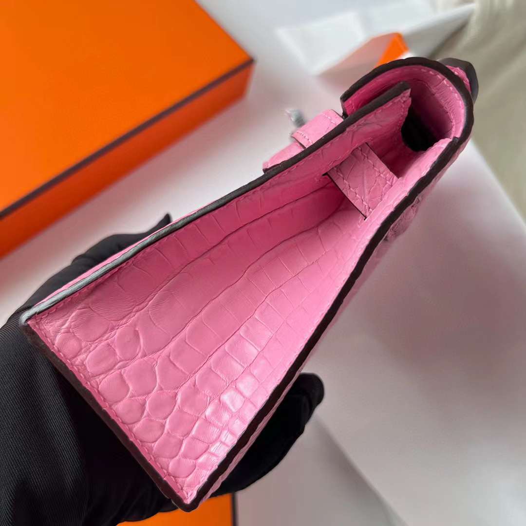 Hermès（爱马仕）Mini Kelly Pochette 雾面美洲鳄鱼皮 5P 樱花粉 银扣 22cm 全手工蜡线缝制 Phw