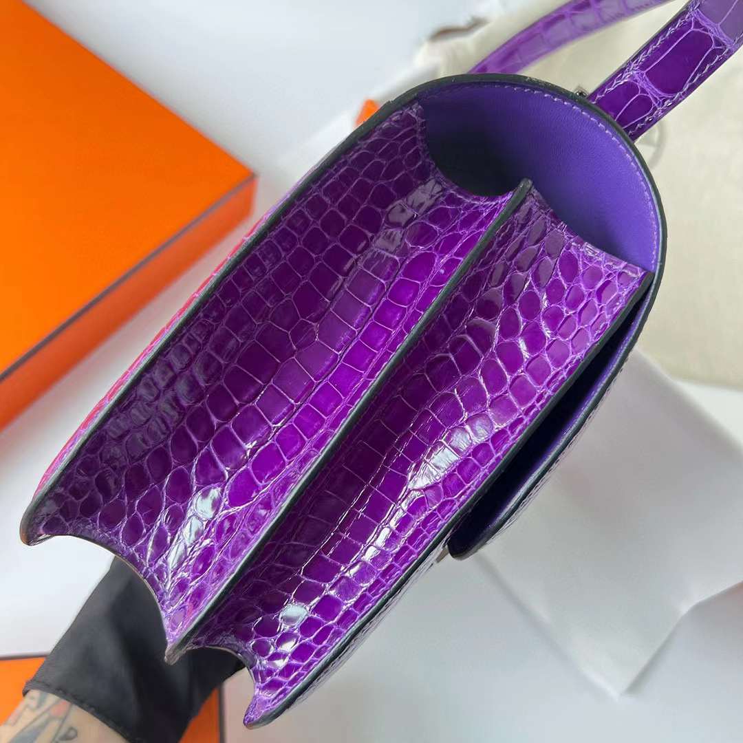 Hermès（爱马仕）Constance 空姐包 亮面美洲鳄 Shiny Alligator Crocodile 5L 极度紫 银扣 24cm 全手工蜡线缝制 Phw