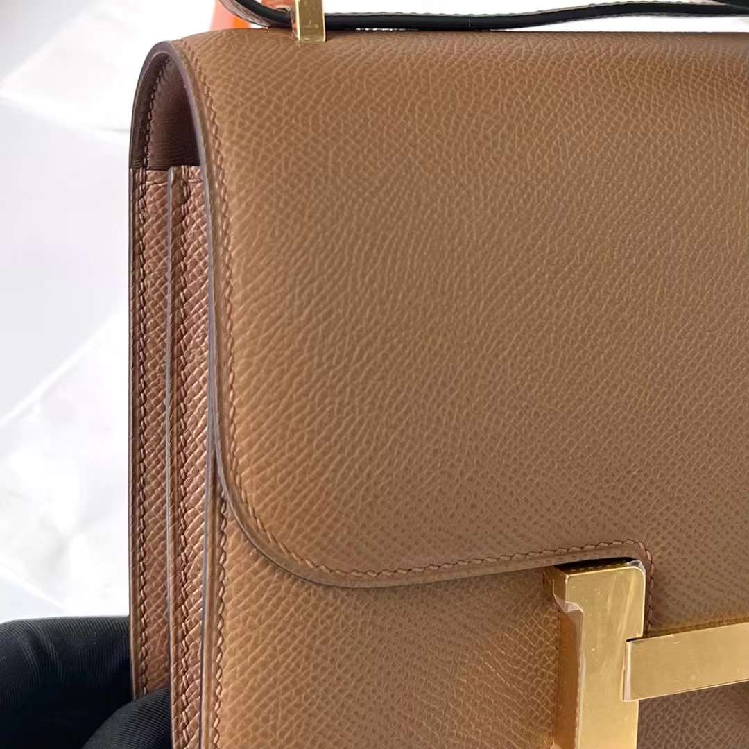 Hermès（爱马仕）Constance 空姐包 Epsom 3G 栗子棕 金扣 19cm 全手工蜡线缝制 ghw